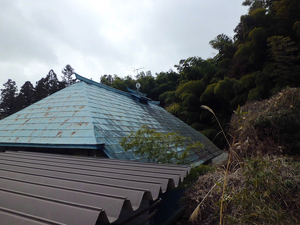 鋼板屋根塗装工事のビフォー