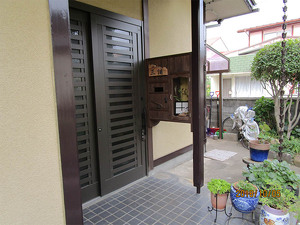 玄関木部・窓枠塗装のアフター