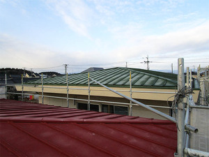 離屋・母屋・倉庫屋根塗装工事ビフォー